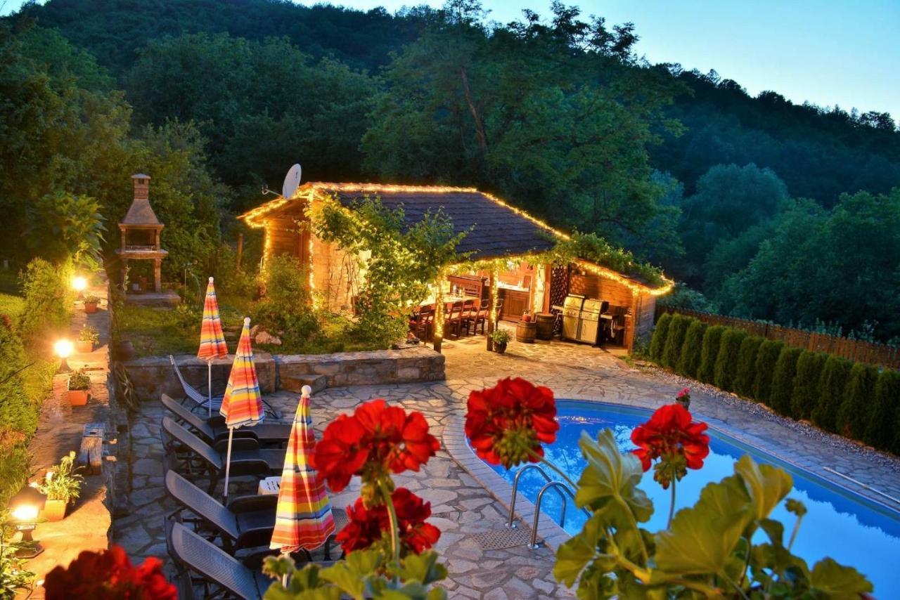 Къща Край Реката/ House By The River Vetrintsi Exterior photo